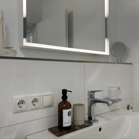 Luxus Am Palaisgarten - Balkon - 55 Smart-tv - Kueche - Boxspringbett - Neu Apartment Rastede